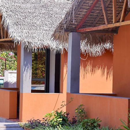 Le Jardin Des Delices Hotel Mahajanga Eksteriør billede