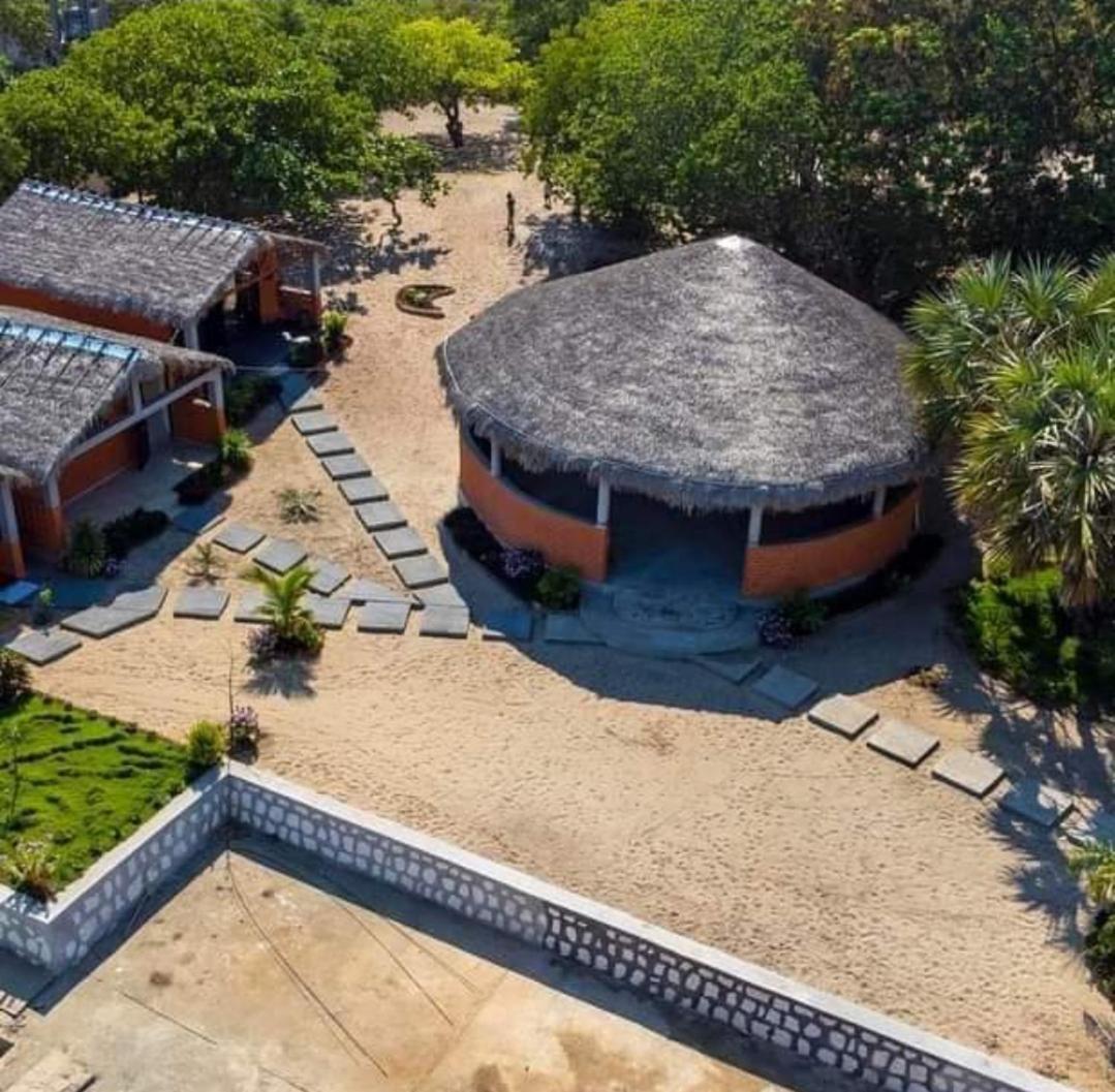 Le Jardin Des Delices Hotel Mahajanga Eksteriør billede